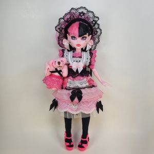🎨 Monster High G3 Draculaura Pink, Black and White Lolita Ensemble